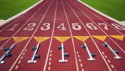 开云平台-赛道上的指挥家，迪亚斯如何以节奏掌控F1街道赛之夜