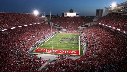 开云APP-杰伦格林爆发撕裂防线，鹈鹕节奏魔法窒息马刺