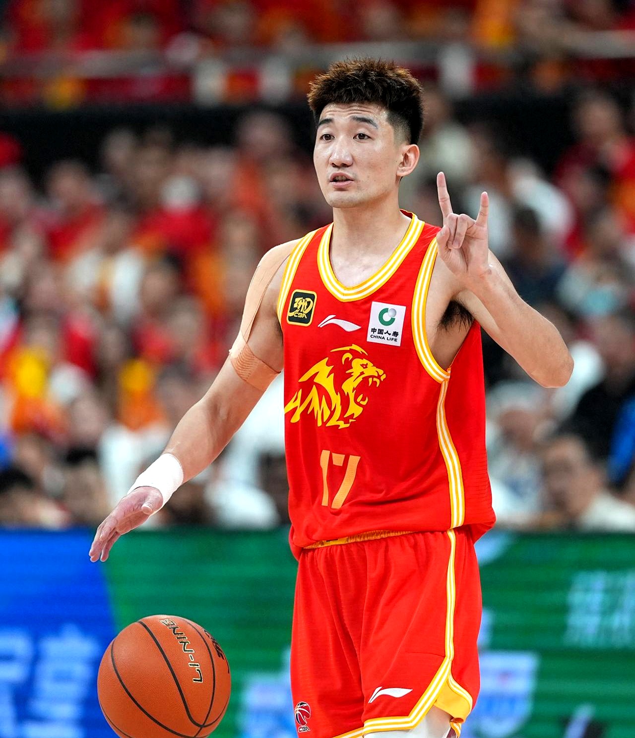 新疆队逆转凯尔特人，孙铭徽高光表现