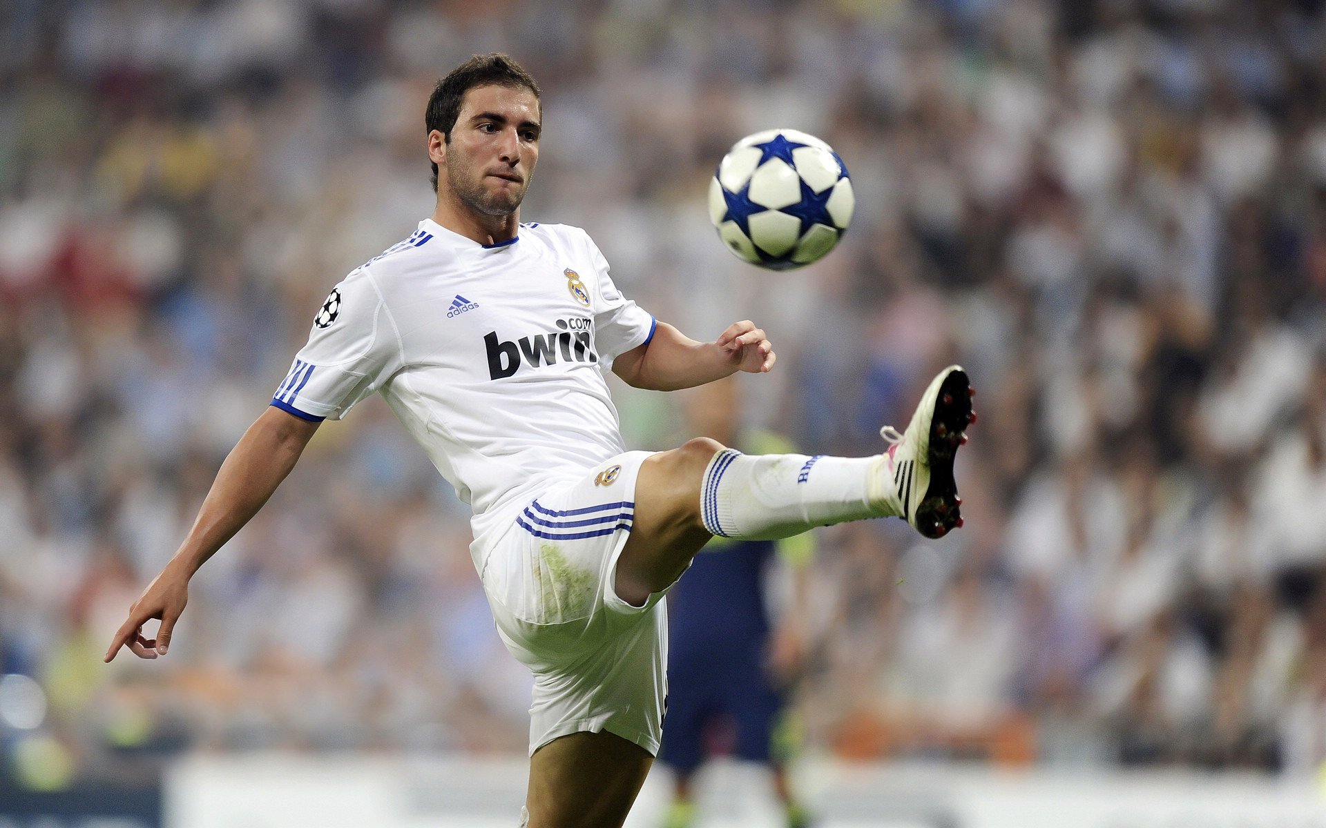 富安健洋爆发，比利亚雷亚尔单节拉开，巴西足球的亚洲镜像