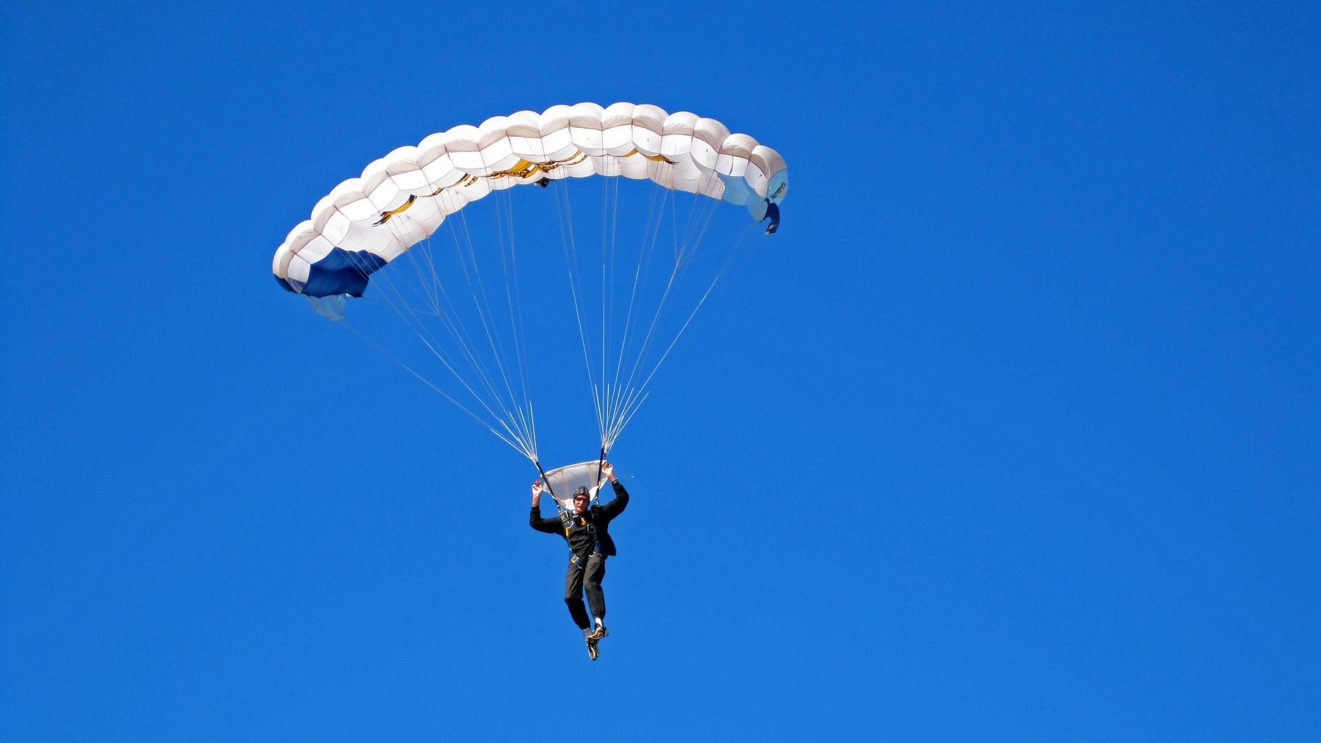 广东队横扫老鹰，贝恩，从沉默射手到关键先生的淬火之路