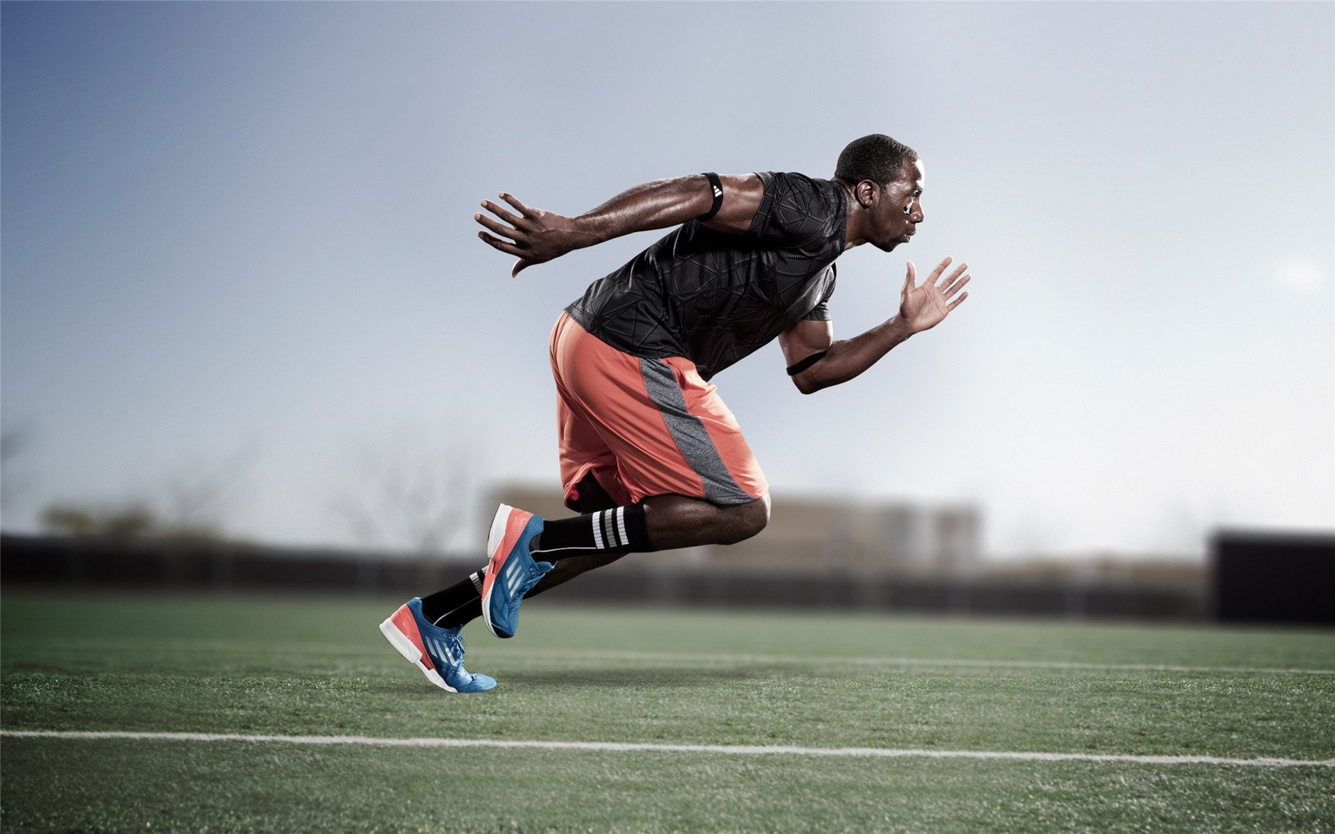 引擎撕裂夜幕,数据统治街道,巴尔韦德如何将F1变成个人交响曲