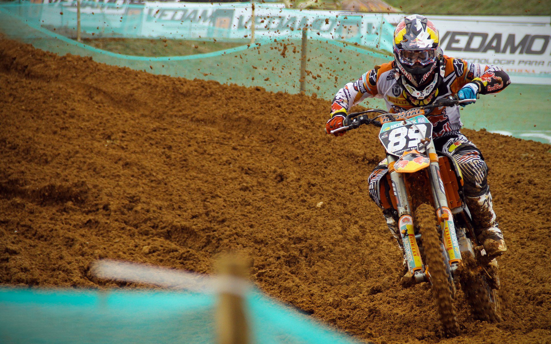 国王拿下魔术，F1年度争冠焦点战背后的权力博弈